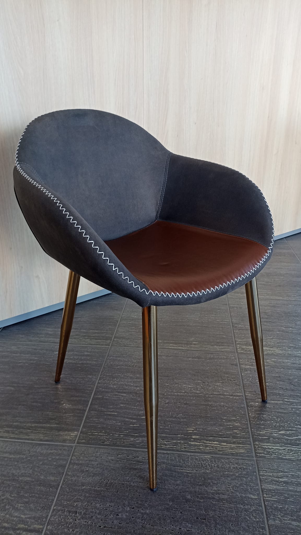 Stelaże do krzeseł