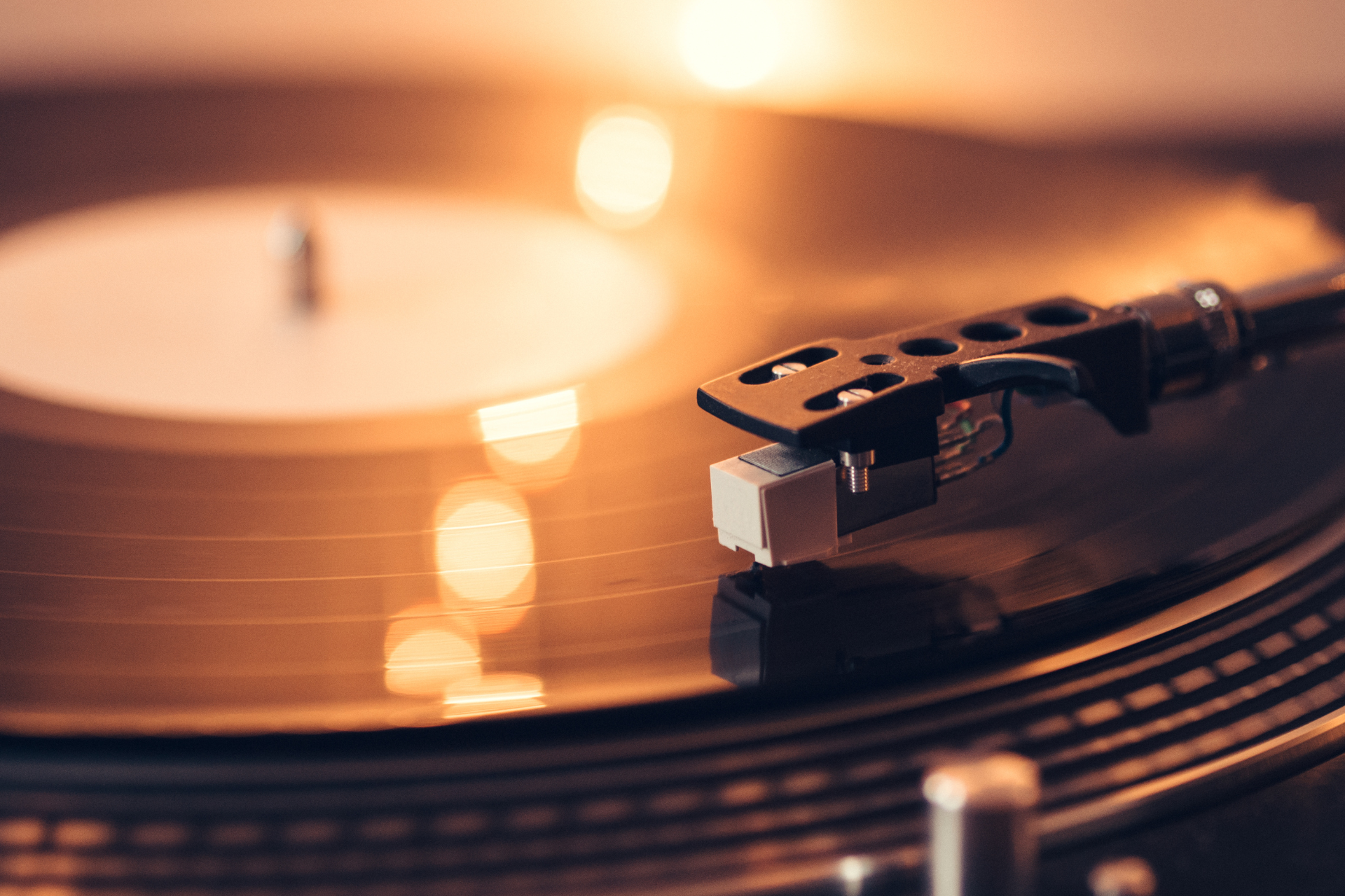 Płyty winylowe – klasyka muzyki dostępna w Winyl-Books